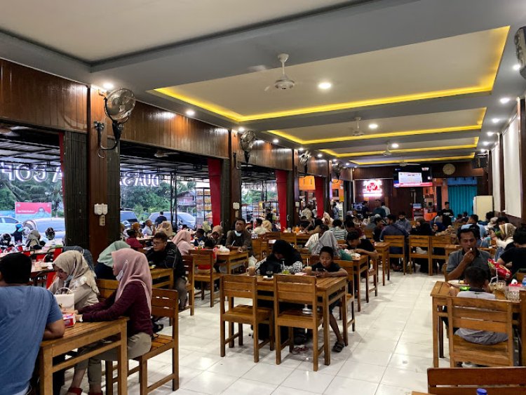 Warkop Dua Saudara Samahani yang Ramai dengan Kopi, Roti & Pulut Sarikaya